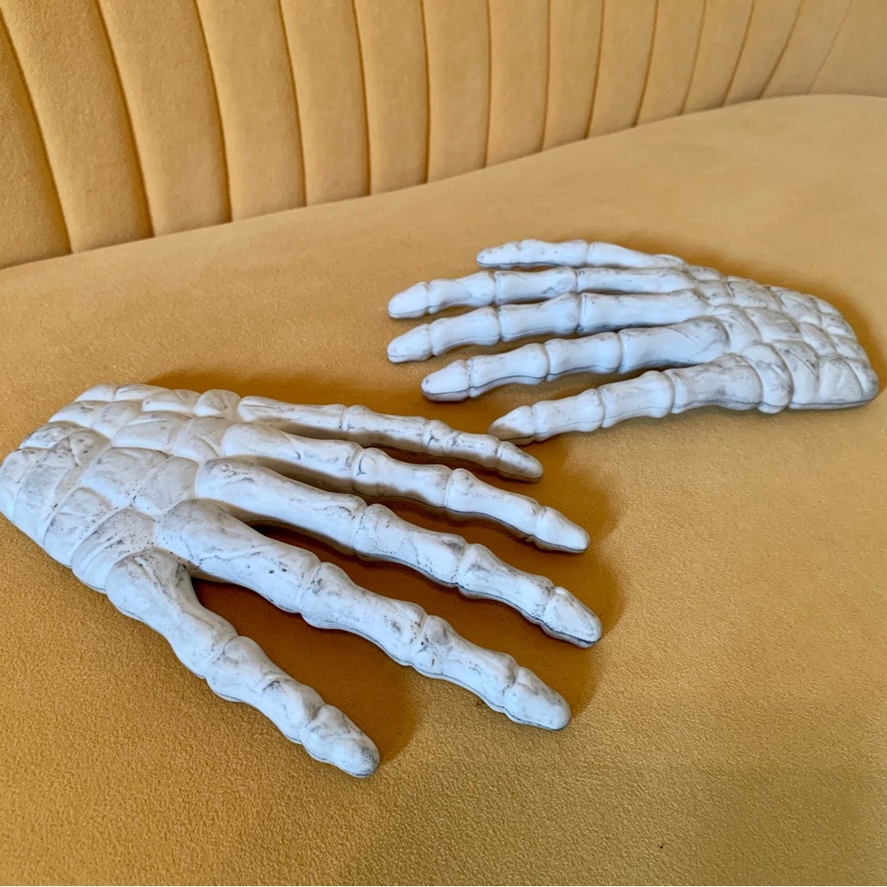 Skeleton hands - Picture 4 of 4